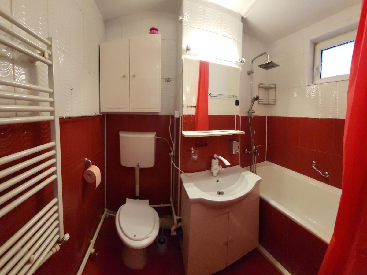 Apartament In Regim Hotelier デヴァ エクステリア 写真